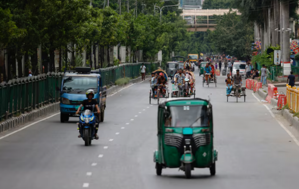 बंगलादशेको जनजीवन सामान्य बन्दै, सेयर बजार लगायत उद्योग कलकारखाना खुल्न थाले