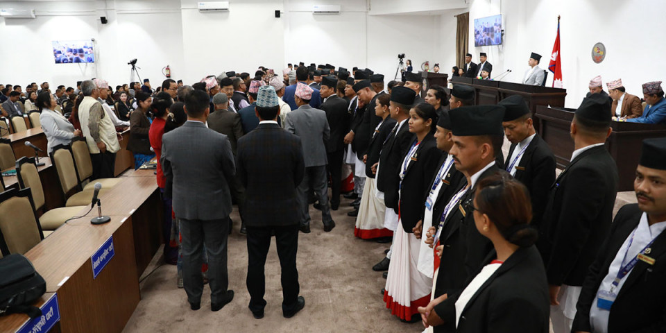प्रधानमन्त्रीको अभिव्यक्तिले प्रतिनिधिसभाको बैठक फेरि ठप्प, बैठक सोमबारसम्मका लागि स्थगित