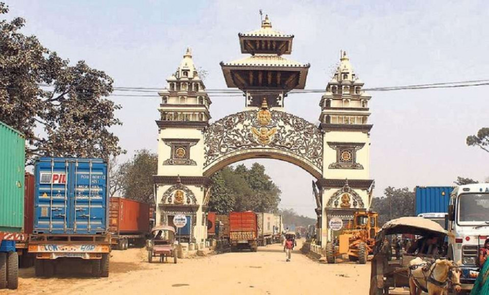 एमआरपी विवादले वीरगन्ज भन्सार ठप्प, हजारौँ ट्रक सीमा क्षेत्रमा अलपत्र