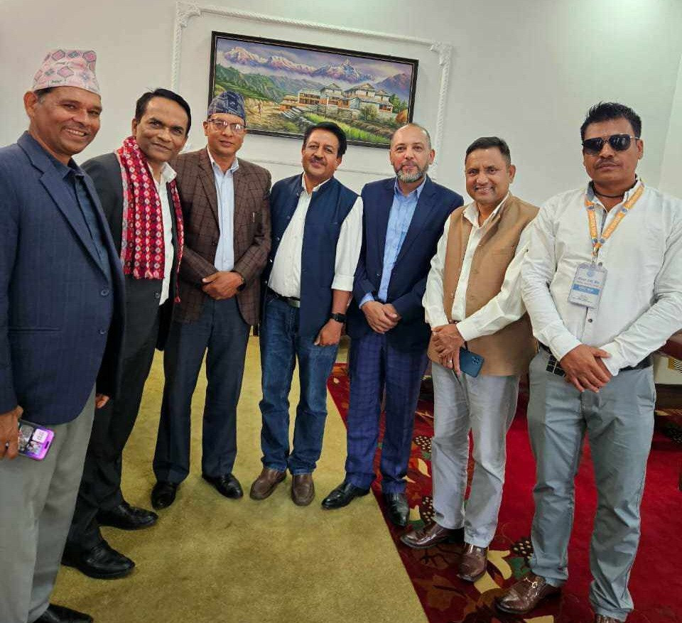 सेयर लगानीकर्ताले भेटे गभर्नर, राखे तीन महत्वपूर्ण माग