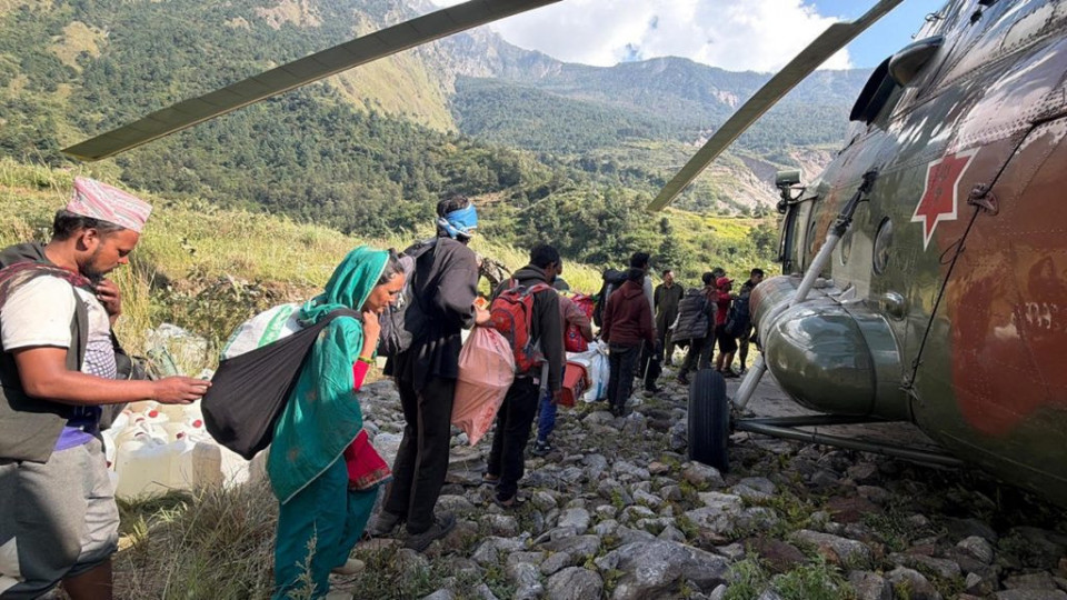 बूढीगण्डकी बाढीपछि हेलिकोप्टरबाट १ हजार ४४ जनाको उद्धार, राहत वितरण पनि तीव्र