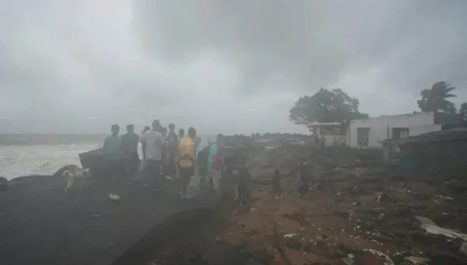 भारतको पूर्वी तटमा चक्रवात ‘अर्नब’को कहर, ७ जनाको मृत्यु, १ लाख ८० हजारलाई सुरक्षित स्थानमा सारियो
