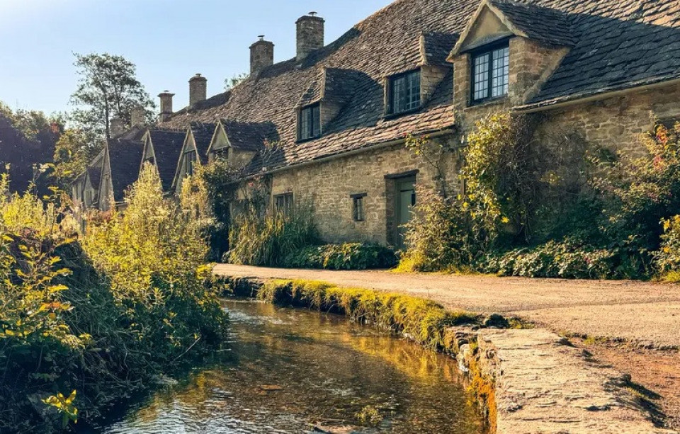 ‘विश्वकै सबैभन्दा सुन्दर गाउँ’ पर्यटकको भीडले संकटमा, ट्राफिक जरिवानाबाट एक वर्षमै करिब १ करोड आम्दानी