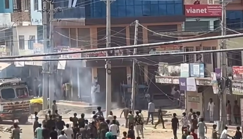 सिरहाको गोलबजारमा अनिश्चितकालीन कर्फ्यु