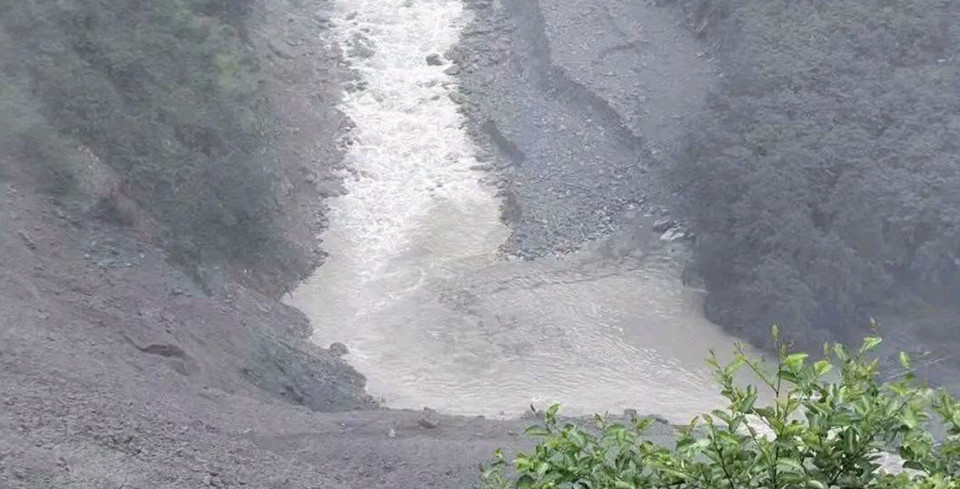 दार्चुलामा पहिरोले चमेलिया नदी आधा थुनियो, तल्लो तटीय क्षेत्रमा उच्च सतर्कता