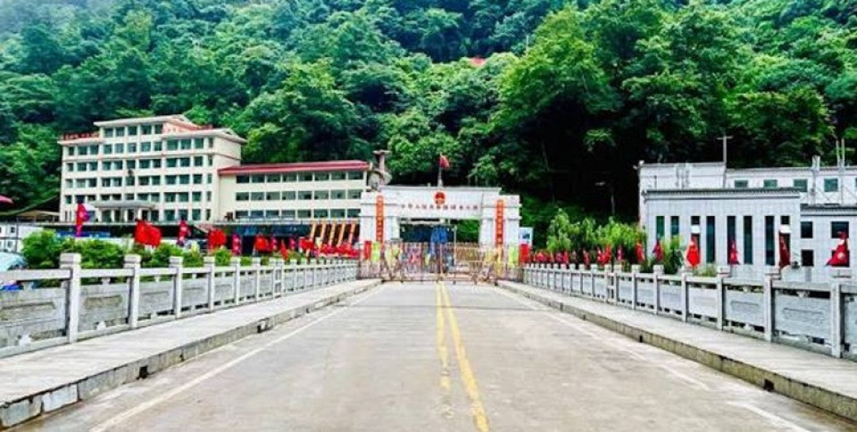 तातोपानी नाका अनिश्चितकालका लागि बन्द