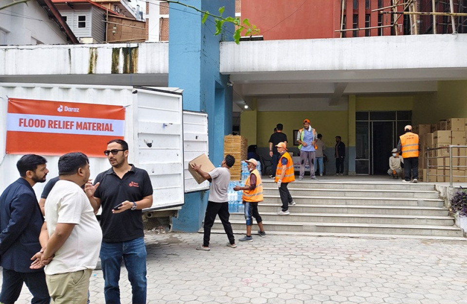 बाढी प्रभावितका लागि दराज नेपालद्वारा ४५ लाख रुपैयाँबराबरका राहत सामग्री प्रदान