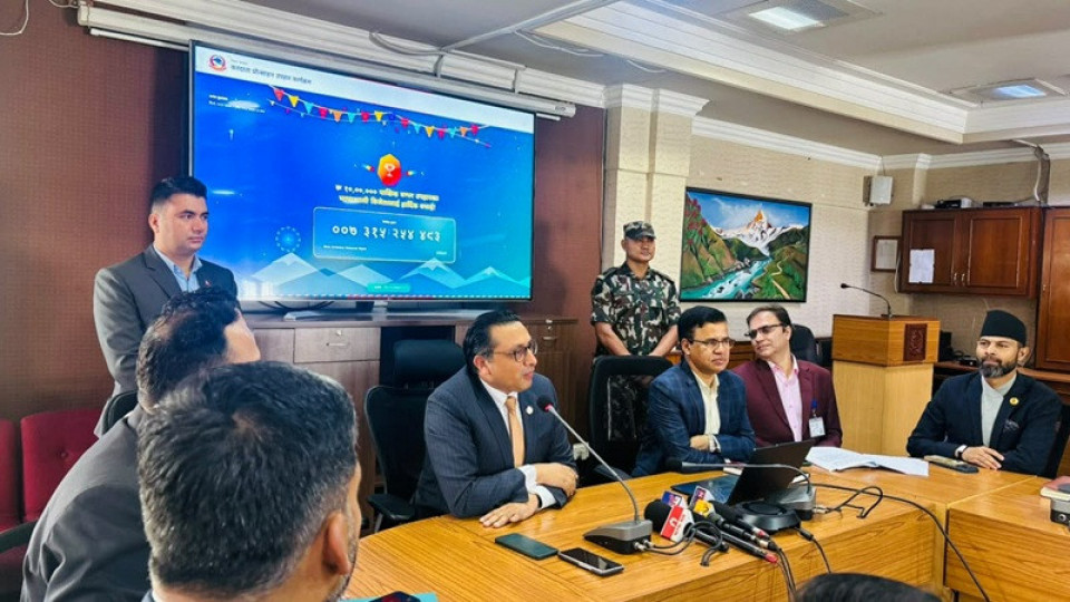 २५० रुपैयाँको सामान खरिद गरेका उपभोक्ताले जिते १० लाखको करदाता प्रोत्साहन उपहार