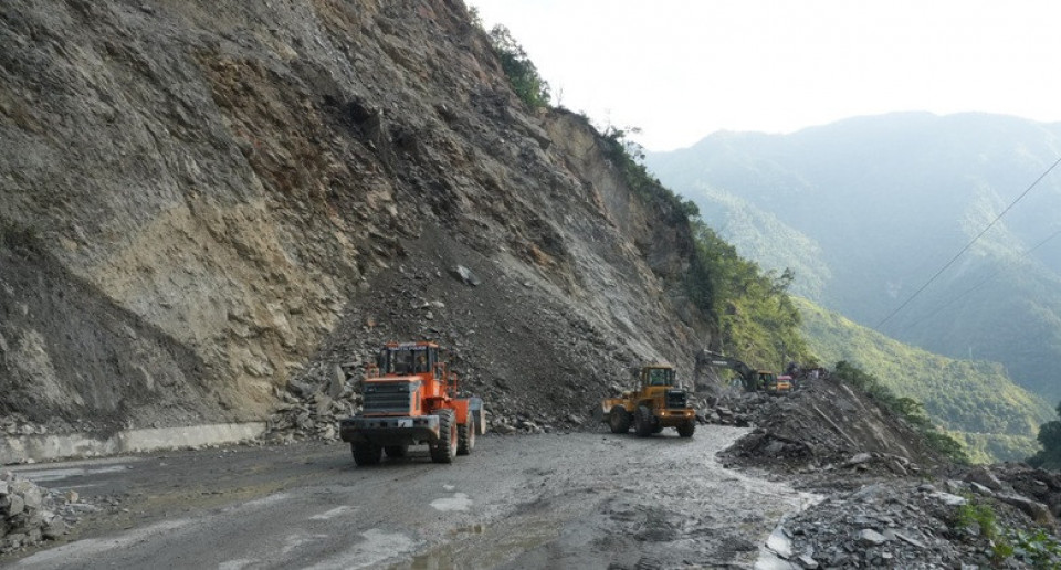 तुइनखोलाको पहिरो रोक्न ‘नेलिङ’ प्रविधि अपनाइँदै