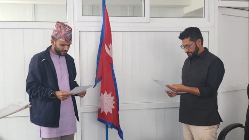 रास्वपा सचिवालय सदस्य सागर ढकालले लिए शपथ