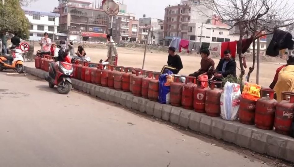 ग्यासमा कृत्रिम अभाव र कालोबजारी मौलाएको आरोप, तत्काल कारबाही गर्न माग