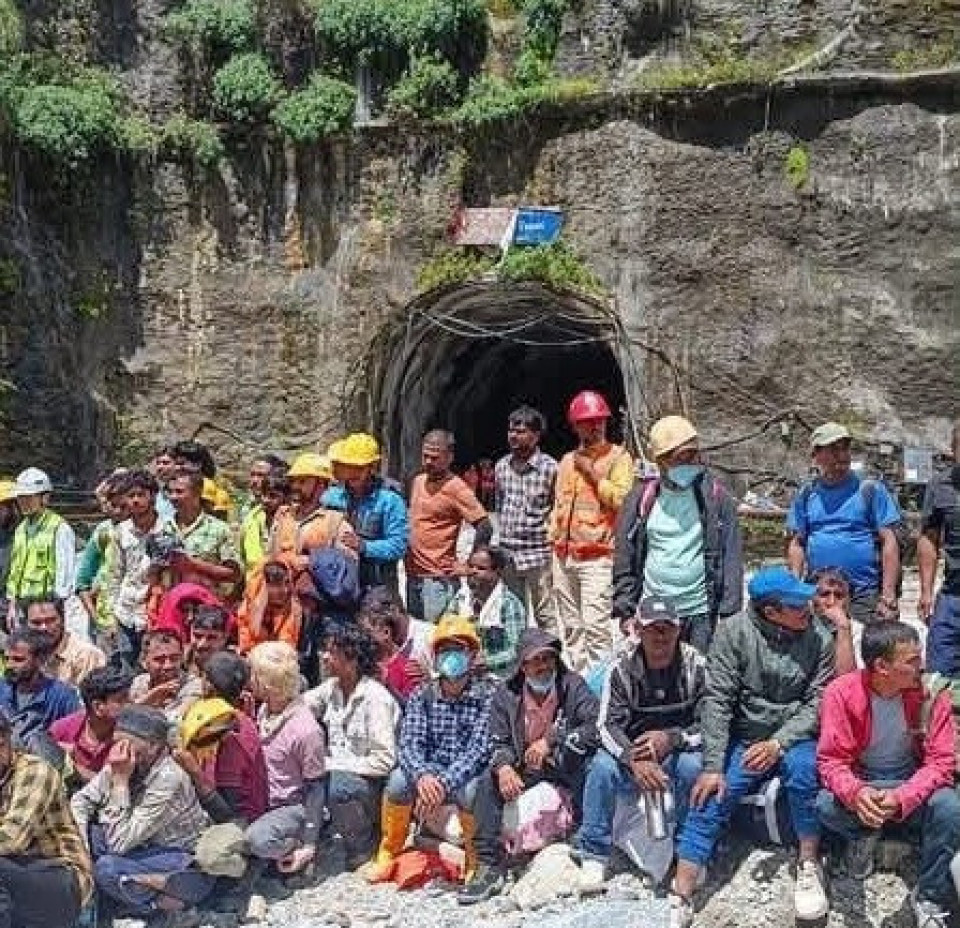 रसुवामा बाढीको त्रासबीच नेपाली सेनाद्वारा ८८३ जनाको उद्धार
