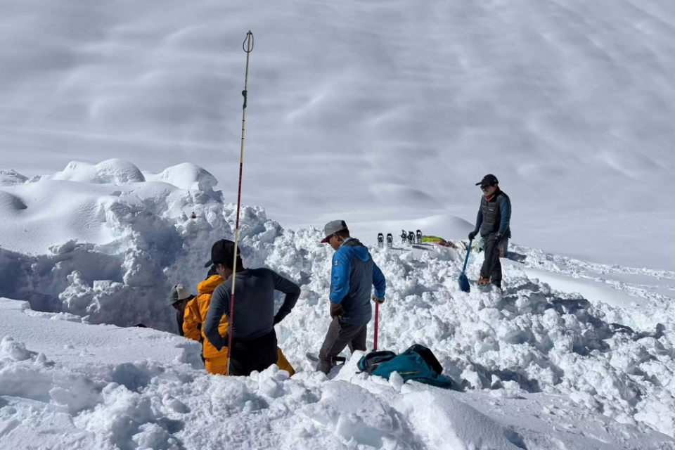 हिमलुङ हिमपहिरोमा थप ४ शव फेला, मृतक संख्या ११ पुग्यो