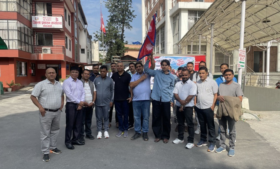 बाढी तथा पहिरो प्रभावित ४०० परिवारलाई करिब ११ लाख रुपैयाँबराबरको राहत सामग्री सहयोग
