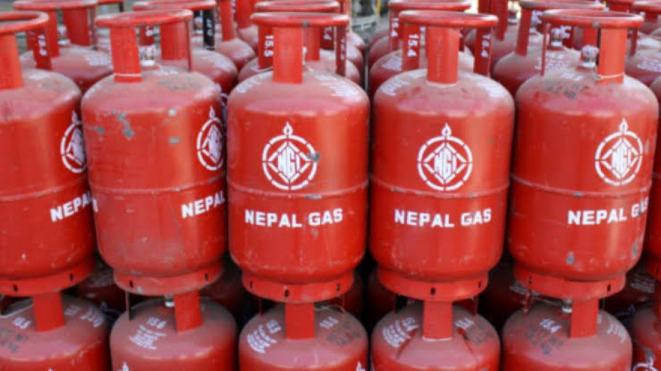 अब ग्यास बेच्दा भ्याट बिल अनिवार्य, उद्योगलाई आयल निगमको कडा निर्देशन