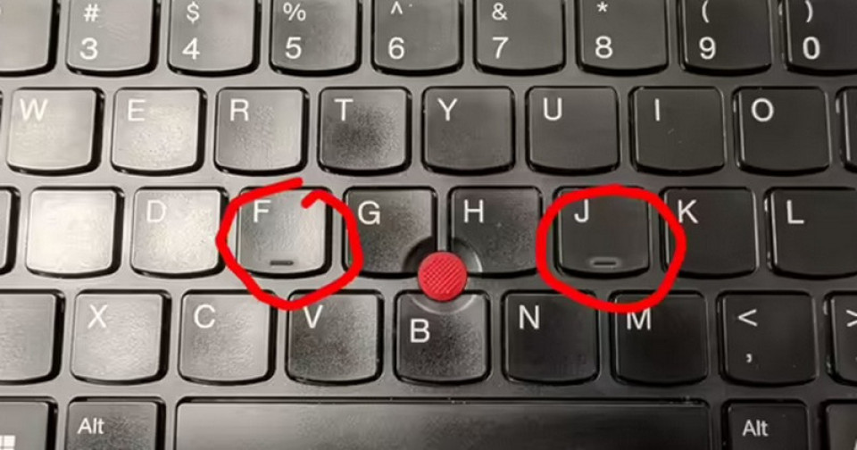 किबोर्डको ‘एफ’ र ‘जे’ बटनमा किन हुन्छ मार्किङ लाइन ? २३ वर्षअघि लिइएको थियो प्याटेन्ट राइट