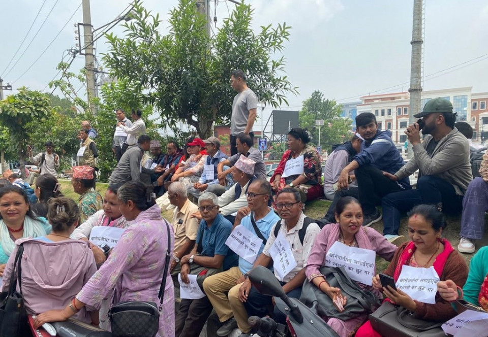 उपभोक्ता अधिकारवादीहरूको सरकारविरुद्ध बबरमहलमा प्रर्दशन, खानेपानी कर खारेज र विद्युत महसुल छुटको माग