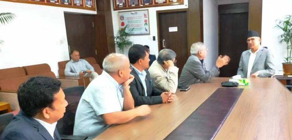 सुन र हिरामा लगाइएको कर तथा भ्याट पुनरावलोकन गर्न अर्थमन्त्री पौडेलसमक्ष चेम्बरको ध्यानाकर्षण