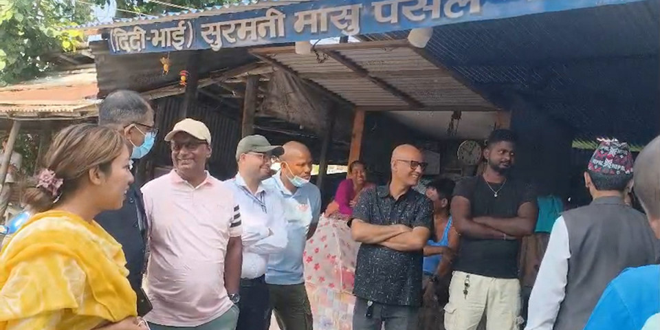 बिर्तामोडमा एक क्विन्टलभन्दा बढी सडेगलेको माछा–मासु बरामद, खाल्डोमा गाडेर नष्ट
