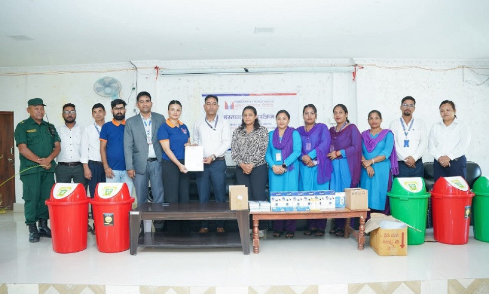 मन्जुश्री फाइनान्सद्वारा १ लाखबराबरको स्वास्थ्य सामाग्री प्रदान