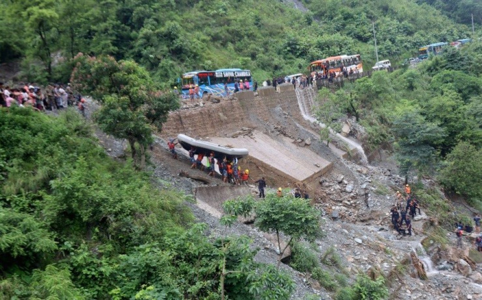 नारायणगढ–मुग्लिन सडकखण्ड सञ्चालनमा, त्रिशूलीमा खसेका बस चुम्बकले खोज्दा पनि भेटिएनन्