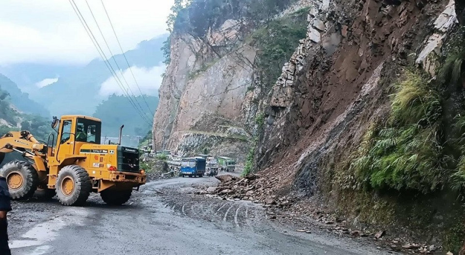 नारायणगढ–मुग्लिन सडकमा राति ८ बजेदेखि आवागमन बन्द