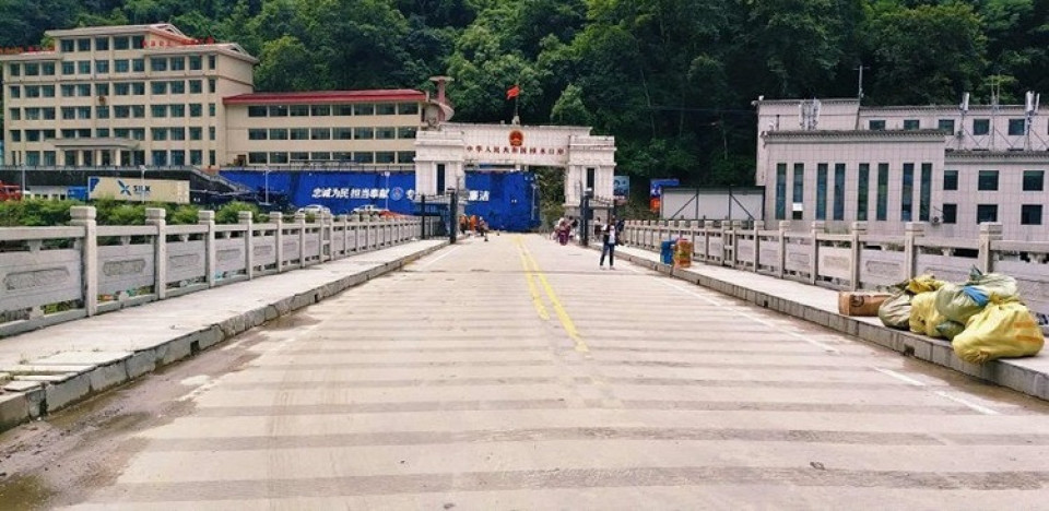 कोदारीमा सडक भासिँदा तातोपानी नाका पुनः अवरुद्ध