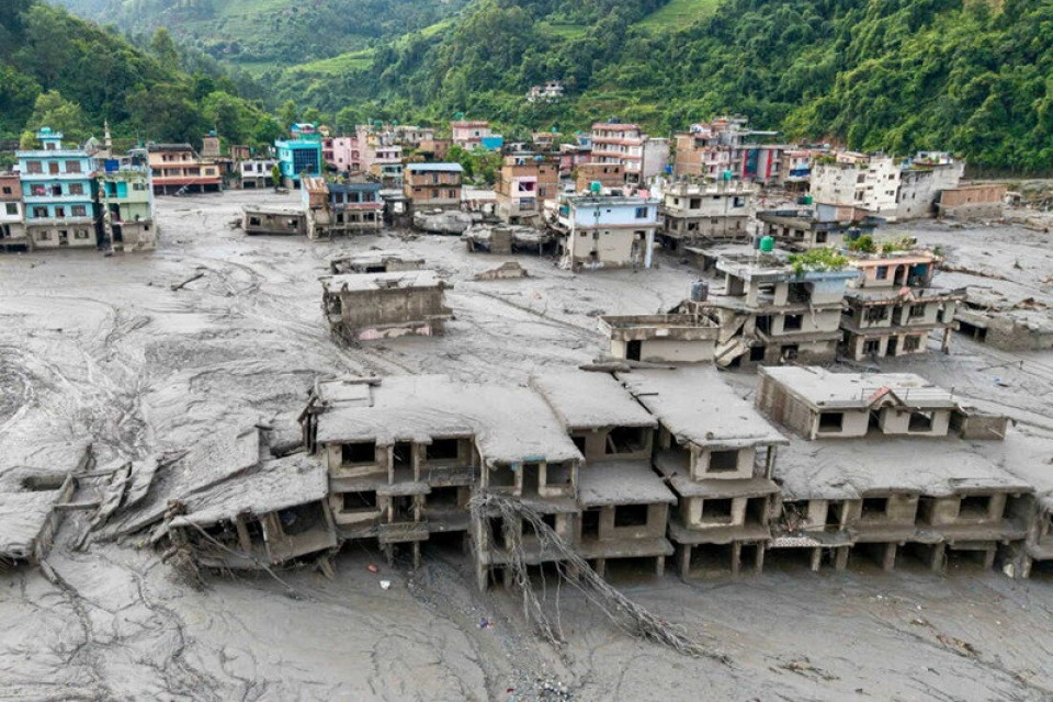 नुवाकोटको एकै घरमा फेला पर्यो २४ शव, अझै खोजी जारी