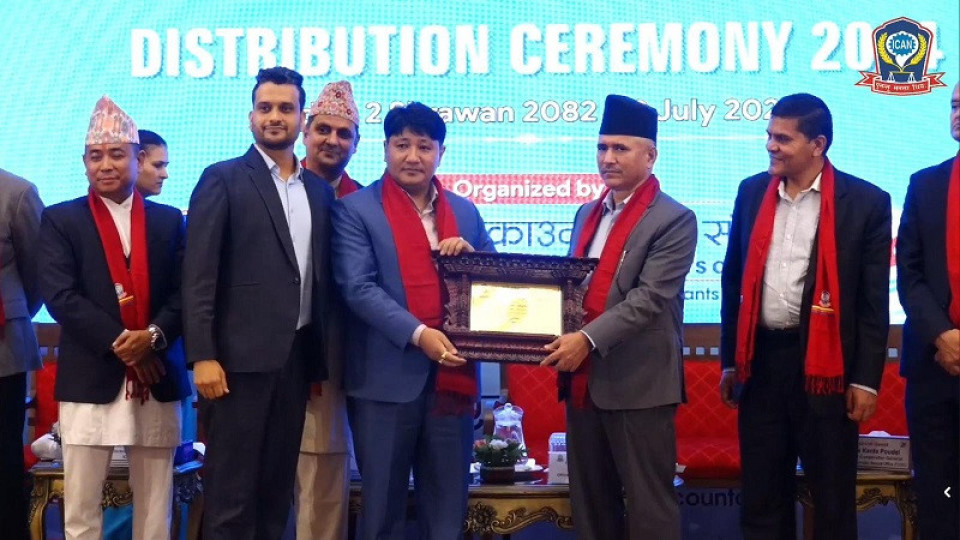 नेपाल इन्स्योरेन्सले उत्कृष्ट वार्षिक प्रतिवेदन तयार गरे वापत पायो गोल्ड अवार्ड