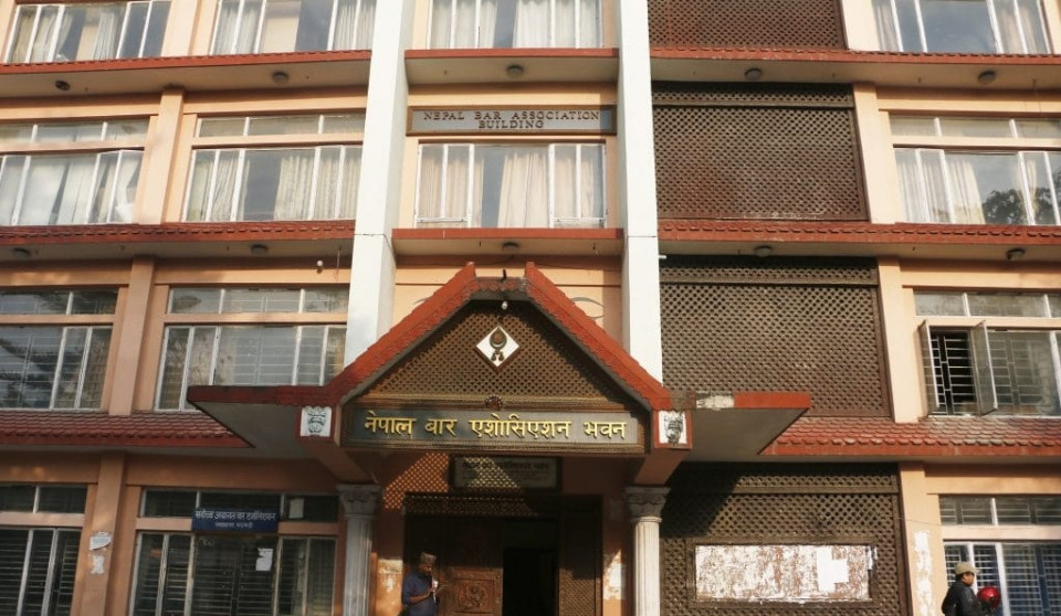 सर्वोच्च प्रशासनमाथि बारको गम्भीर आरोप: “समानान्तर न्याय प्रशासन” भन्दै मंगलबार ‘लालटिन बाली’ सांकेतिक विरोध गर्ने