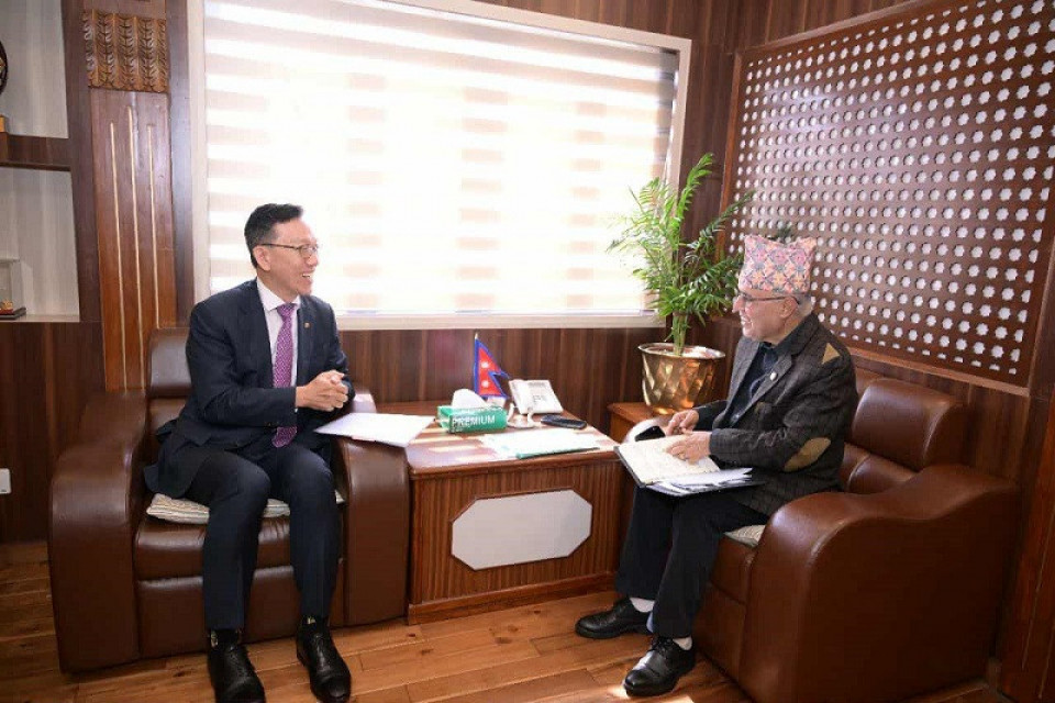 अर्थमन्त्रीसँग कोरिया गणतन्त्रका राजदूतको शिष्टाचार भेट