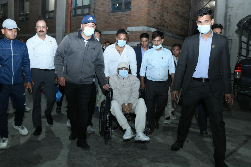 २१ दिनपछि घर फर्किए ओली, शल्यक्रियापछि अस्पतालबाट डिस्चार्ज