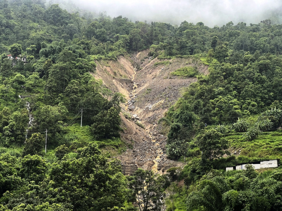 पहिरोले पानीघट्ट पुरिँदा दुई जनाको मृत्यु