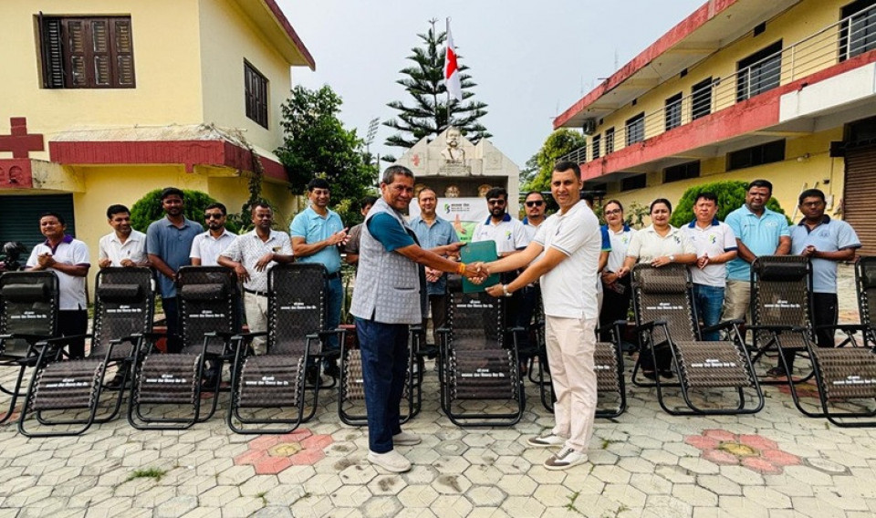 कामना सेवा विकास बैंकद्वारा नेपाल रेडक्रस सोसाइटीलाई डोनर बेड हस्तान्तरण