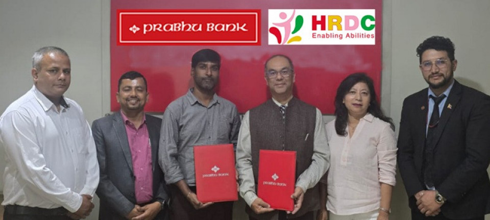 प्रभु बैंकद्वारा शारीरिक रुपमा अशक्त बालबालिकाका लागि साढे सात लाखको चेक हस्तान्तरण