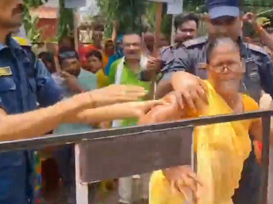 मिटरब्याजपीडित महिलाले गरिन् आत्मदाह प्रयास