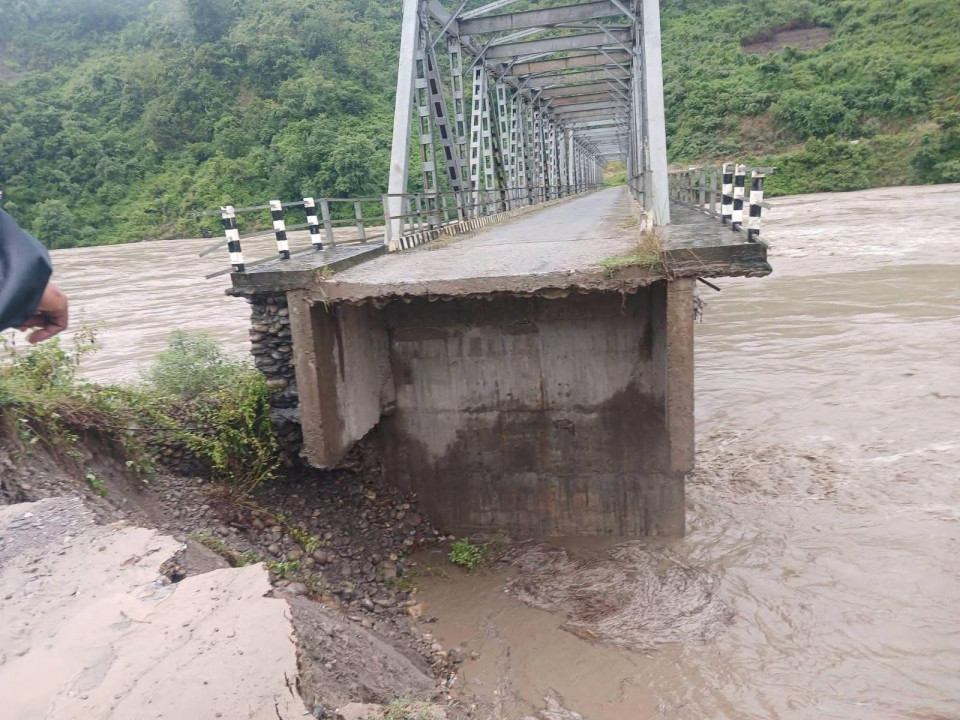 कालीगण्डकी उर्लियोः मिर्मीको मोटरेबल पुल बग्यो, जलविद्युत् उत्पादन बन्द, सेतीवेणी डुबानमा
