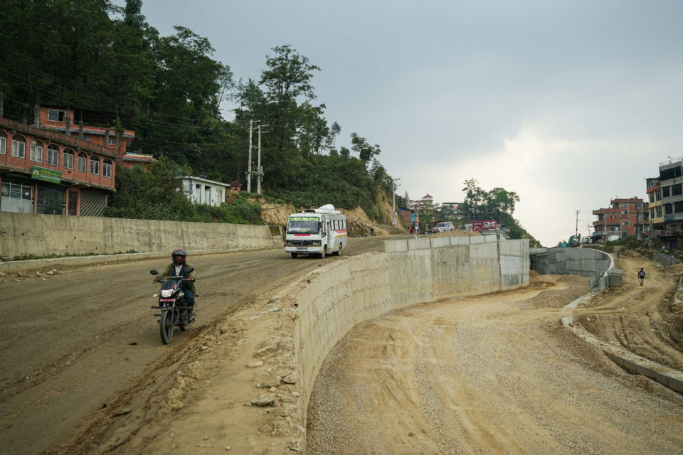 बनेपा बजारमा रोकिएको सडक निर्माण पुनः सुरु, दुई महिनाभित्र कालोपत्रे सक्ने लक्ष्य