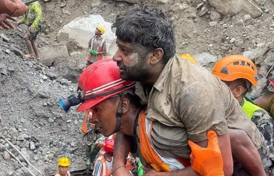 ‘सबैलाई भाग्न भनेँ, आफू निस्कनै पाइनँ’ : १० दिनपछि उद्धार भएका सञ्जय भन्छन्– सुरुङभित्र अझै ४०–५० जना हुन सक्छन्