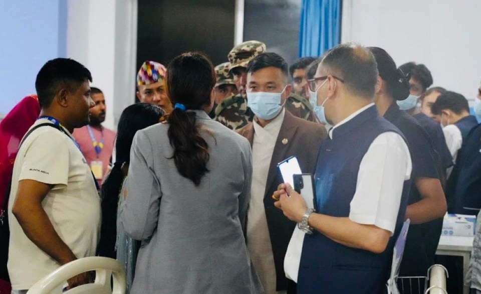 सिरहा घटनाका पीडित परिवारसँग वार्ता गर्न मधेशतर्फ गए गृहमन्त्री