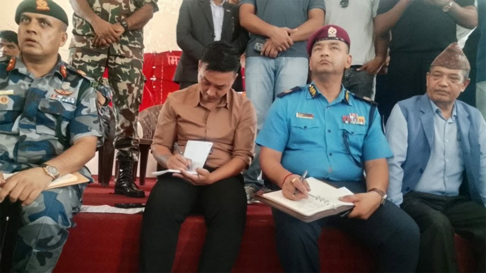 पैदल न्याय मार्चमा रहेका मिटरब्याजपीडित भेट्न निजगढ पुगे गृहमन्त्री गुरुङ