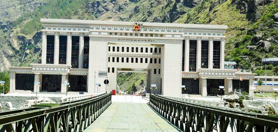दसैँका सामान चीनमै अड्किए, तातोपानी खोल्न नेपालको दौडधुप