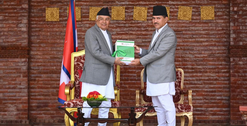 महालेखापरीक्षकको वार्षिक प्रतिवेदन राष्ट्रपति समक्ष पेश, सार्वजनिक खर्चमा बेरुजु बढ्दै गएकोमा राष्ट्रपति पौडेलको चिन्ता