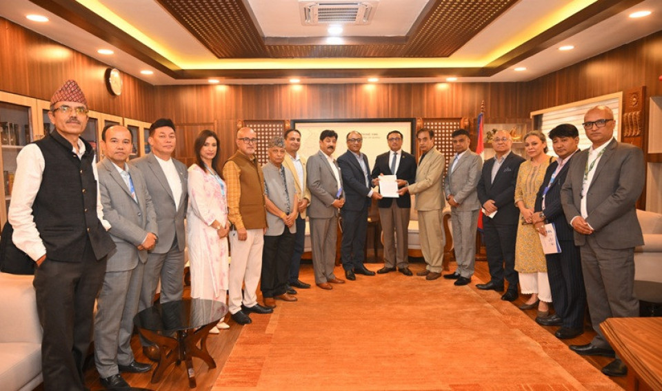 भोटेकोशी बाढीपीडितका लागि निर्जीवन बीमा व्यवसायी संघको रु. ३ करोड ४७ लाख सहयोग