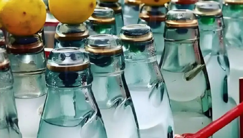 प्लास्टिकभन्दा सिसाको बोतल सुरक्षित ठान्नुहुन्छ भने होसियार, नयाँ अध्ययनमा फेला पर्यो चकित पार्ने खुलासा