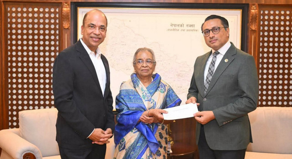बाढीपीडितका लागि याक एन्ड यतीको १ करोड बढी सहयोग, सर्राफ परिवारले बुझायो उद्धार कोषमा रकम
