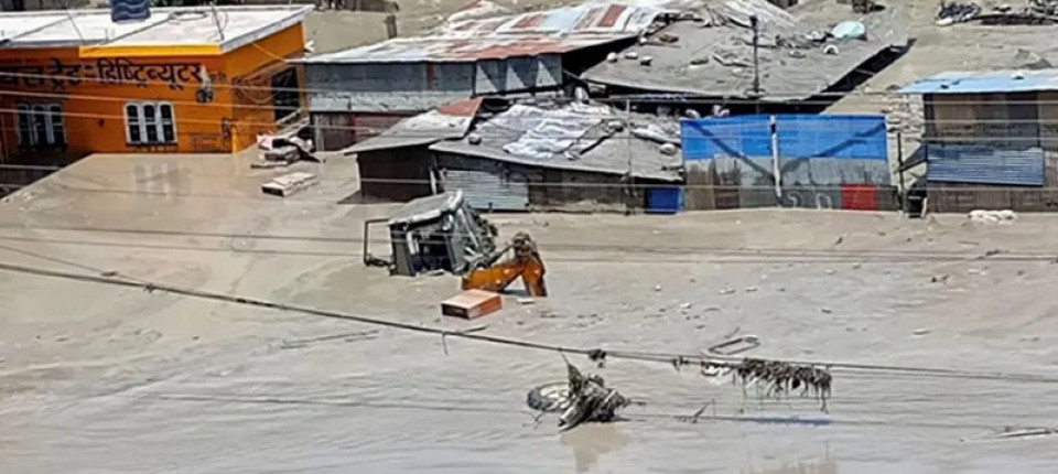 रसुवाको बाढीले २०० भन्दा बढी कन्टेनर बगायो, सडक–पुल र जलविद्युत् आयोजनामा ठूलो क्षति
